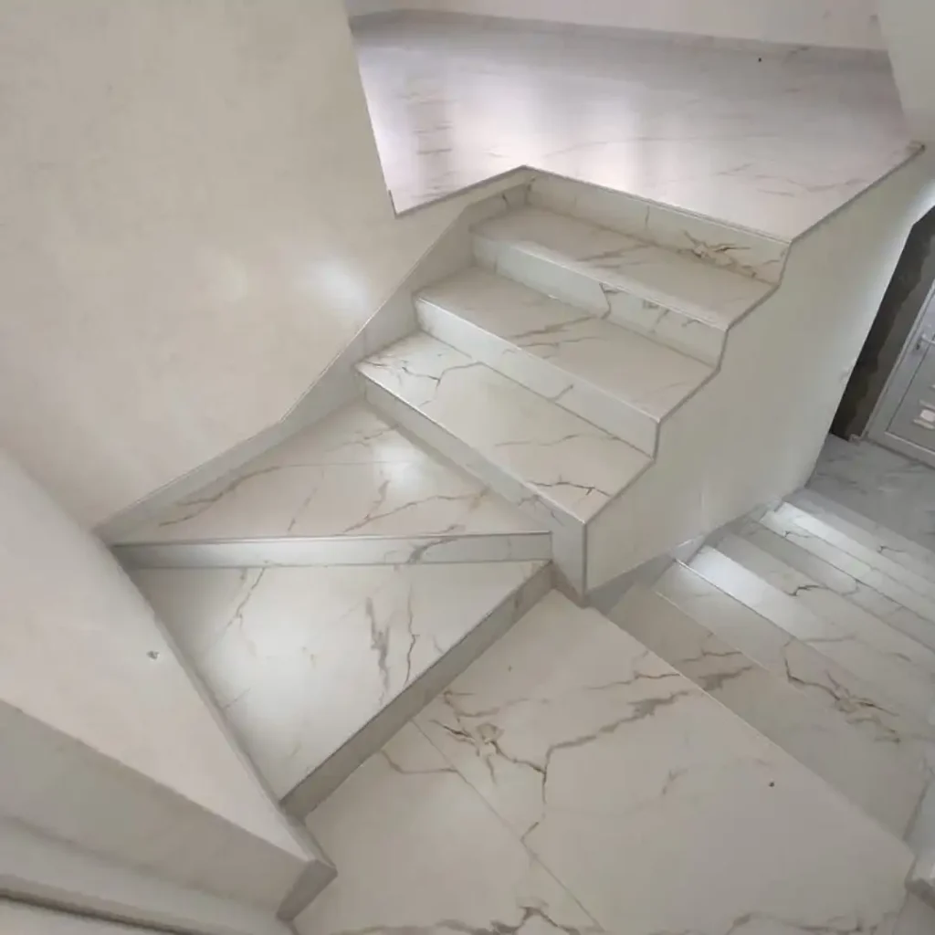 hero pomoćna unutrašnjih stepenica sa bijelim i sivim detaljima-Keramičar Srebrenik